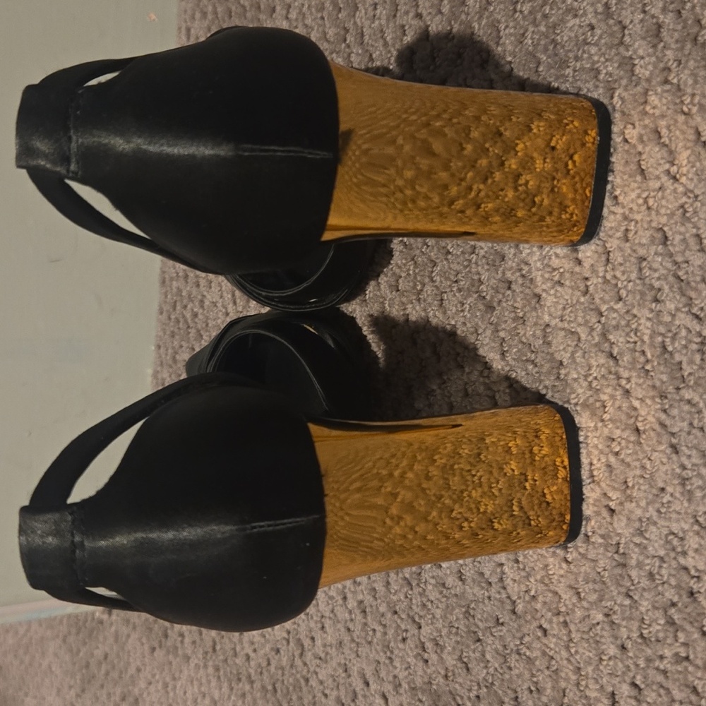 Zara Elegant Black and Gold Satin Women's Heels - Picture 4 of 7